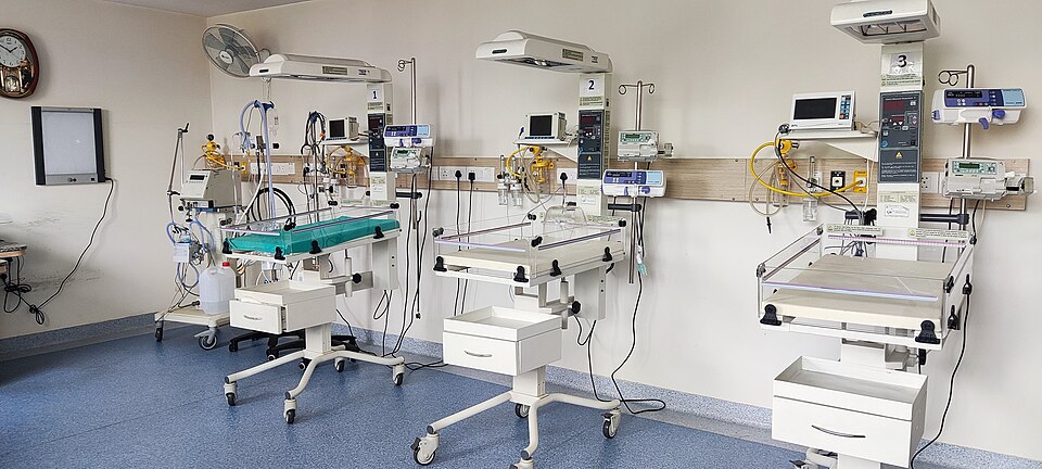 File:NICU lyf Hospital.jpg